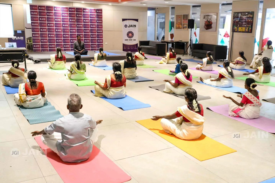 06_international_yogaday_water_hyacinth 06_international_yogaday_water_hyacinth